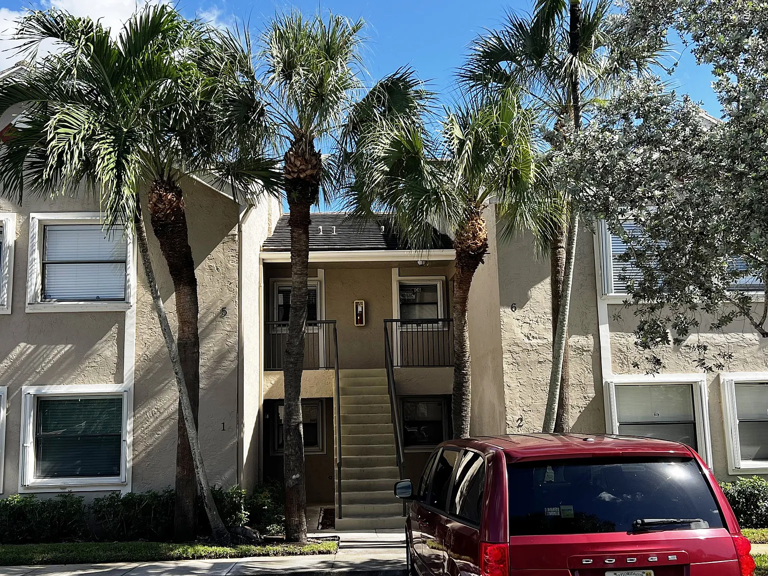 3 bed, 1332 sqft, $2,500 — Photo 2
