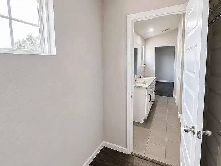 1061 Salina St SE — Photo 22