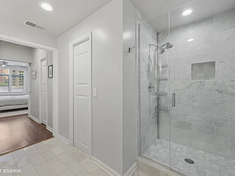 33 W Huron St #510 — Photo 14