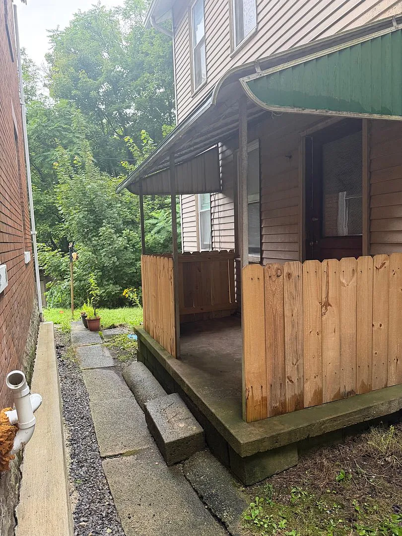2 Bedroom 1 Bathroom Single House — Photo 4