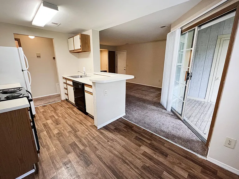 Woodhills Apartments — Photo 87