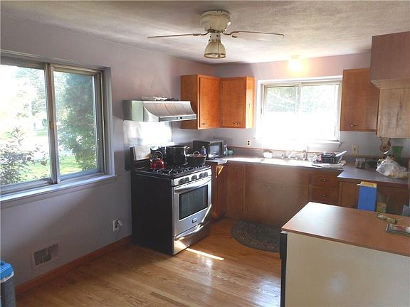 4th image of 81 Green Clover Dr