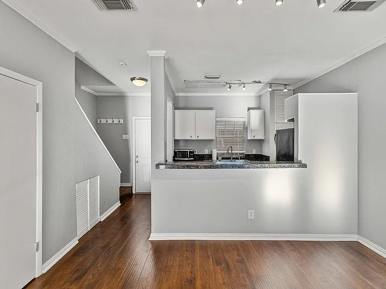 3818 N Hall St #125 — Photo 3