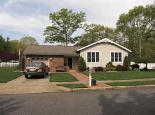 13 Ritz Dr, Absecon, NJ 08201