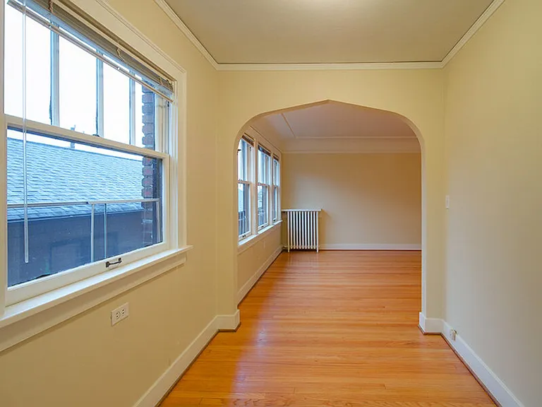 416 Summit Ave E — Photo 6