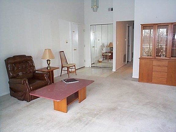 4th image of 330 Ashbury Ln W APT 2