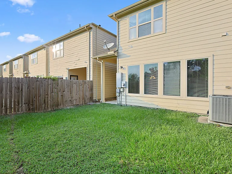 5166 Oasis Park — Photo 20