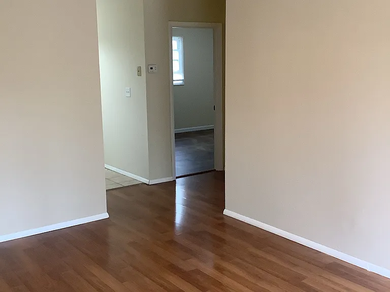 1331 Weaver Branch Rd #8 — Photo 2