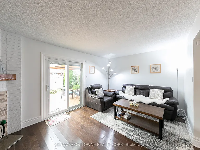 2072 Glenada Cres — Photo 14