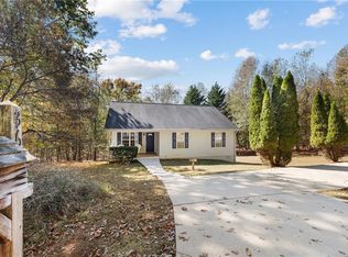 3662 Hidden Pond Dr, Gainesville, GA 30506