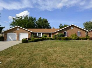 920 Carnation Dr, Wapakoneta, OH 45895