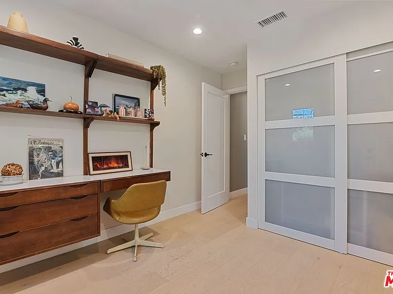 1445 S Stanley Ave — Photo 14
