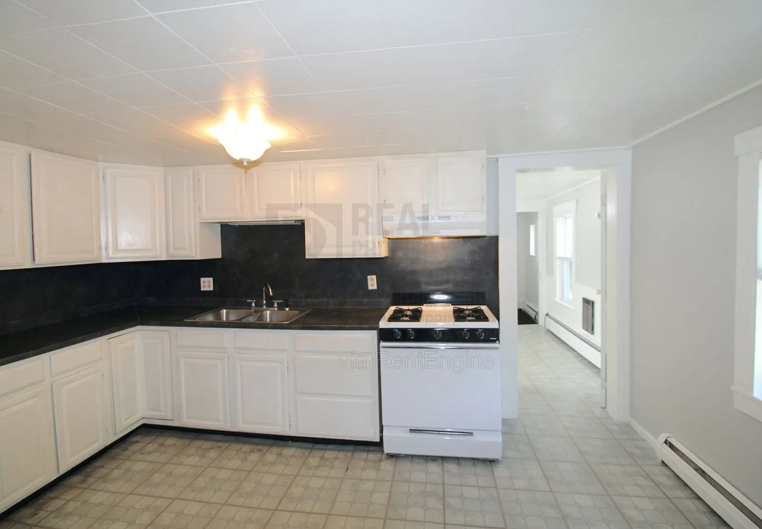 3 bed, 1.0 bath, $1,975 — Photo 3