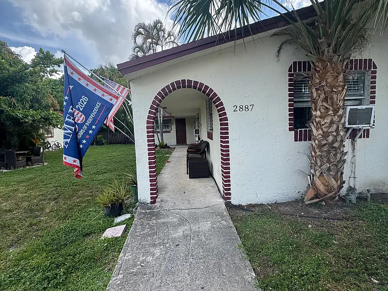 2887 SW 19th Ct #B — Photo 11