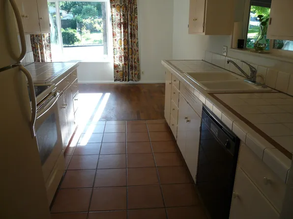 3915 Donald St, Eugene, OR 97405