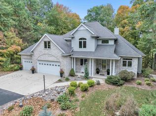 3090 Hawk Ridge Trl, Suamico, WI 54313