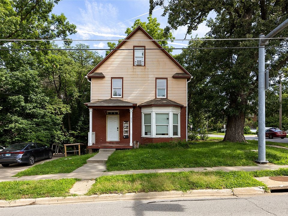 1st image of 830 E Burlington St