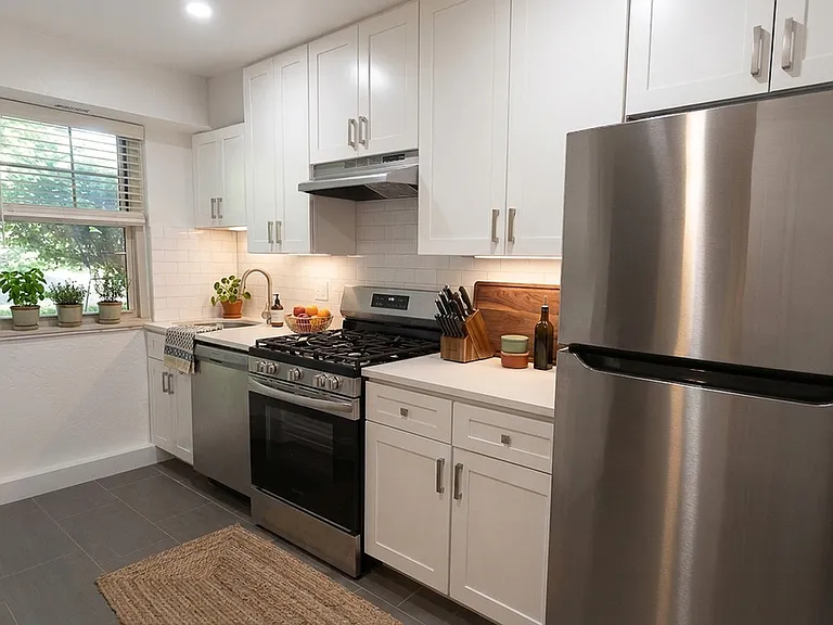 429 Apartments C003 Kitchen 429 Apartments C003 Kitchen