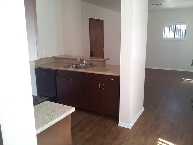 630 S Saint Louis St — Photo 4