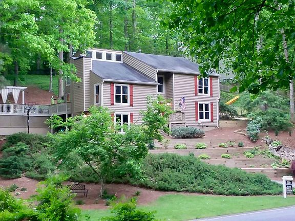 2nd image of 271 Lamplighter Ln SE