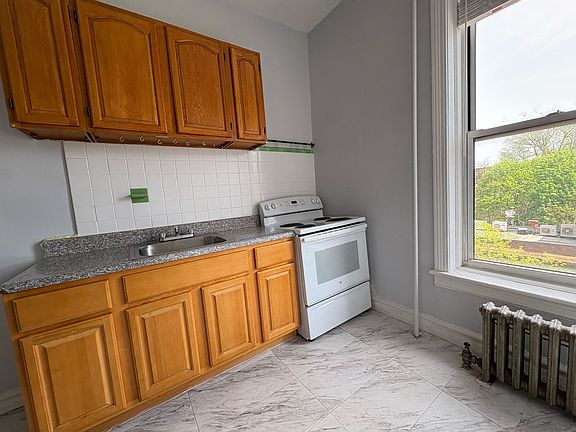 4th image of 93 Halsey St APT D2