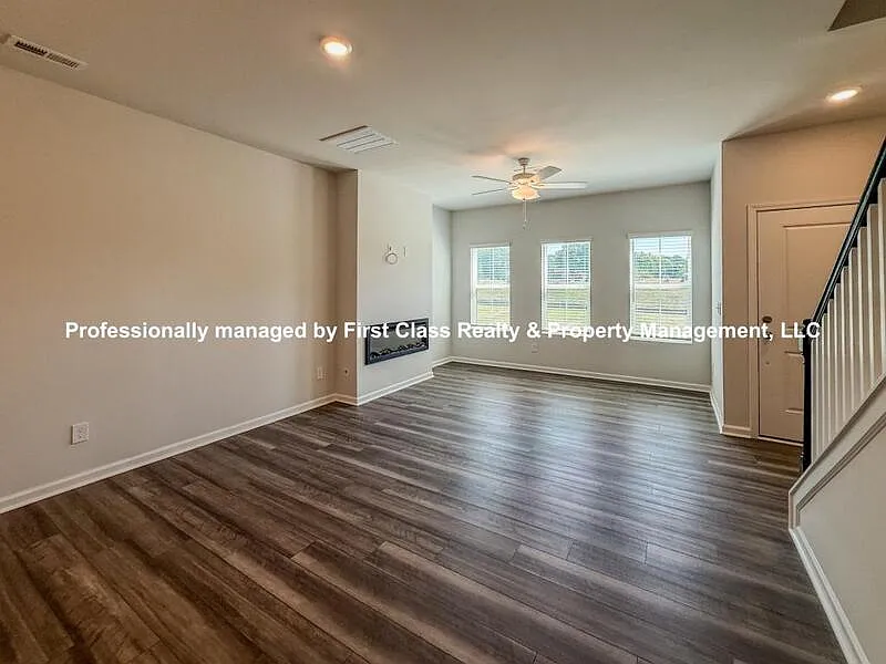 3 bed, 2.5 bath, 1505 sqft, $2,095 — Photo 3