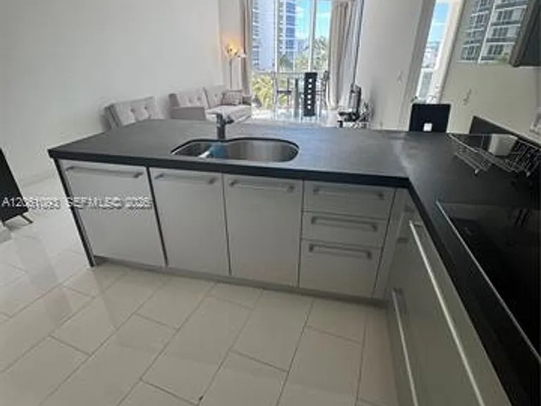 18201 Collins Ave #CU-608 — Photo 2