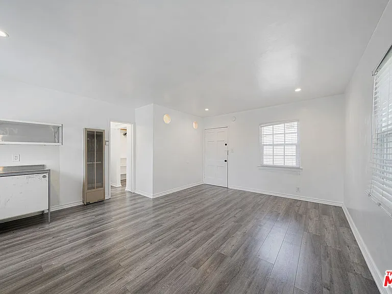 1238 S Beverly Glen Blvd #17 — Photo 7