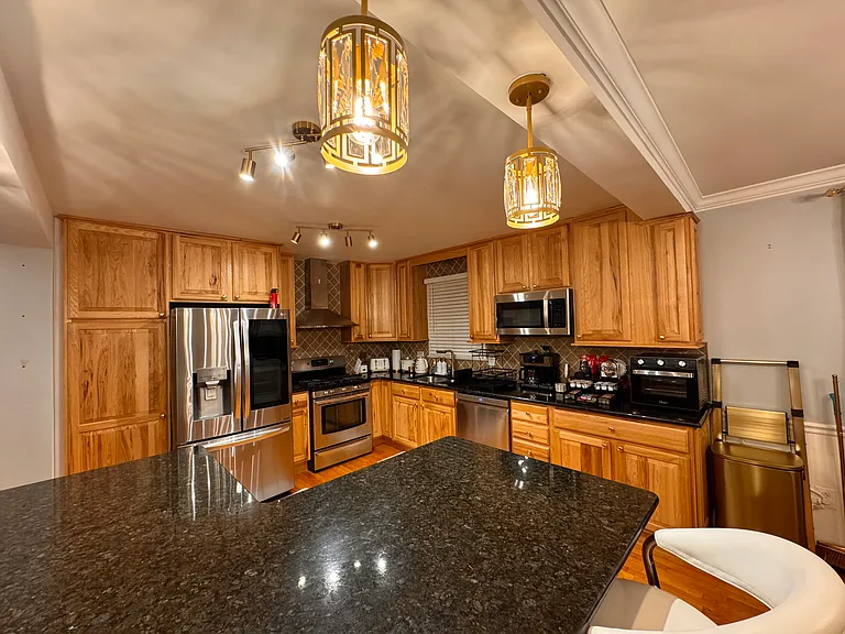 7827 Friars Ct — Photo 12