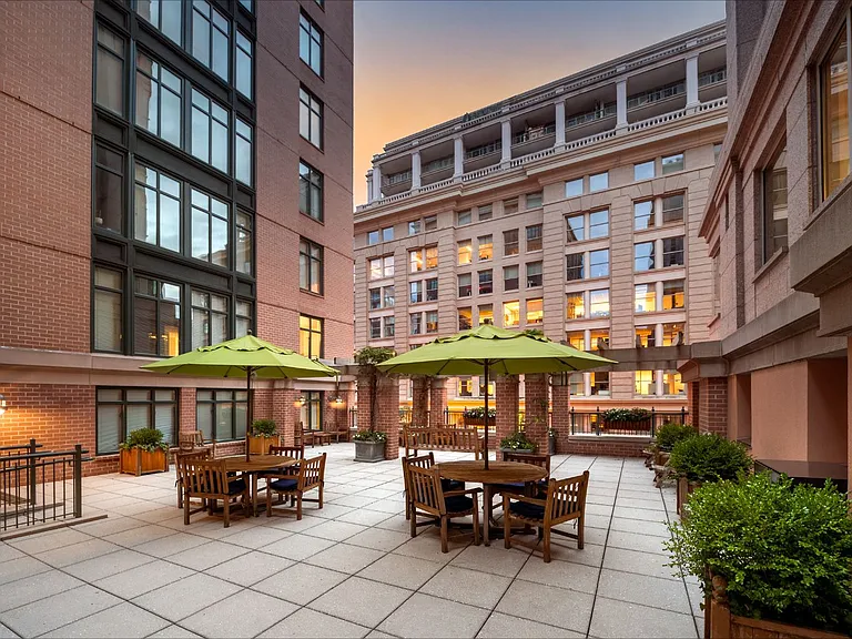 The Lexington at Market Square — Photo 38