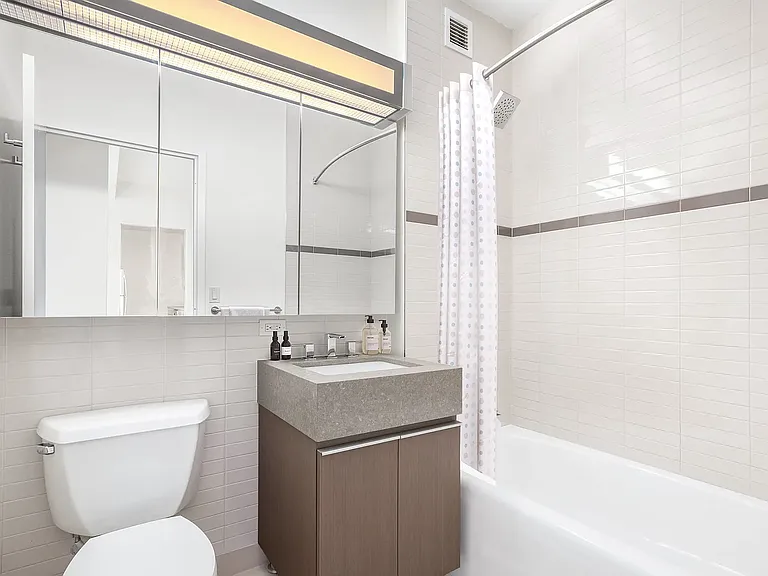 21 West St #4G — Photo 5