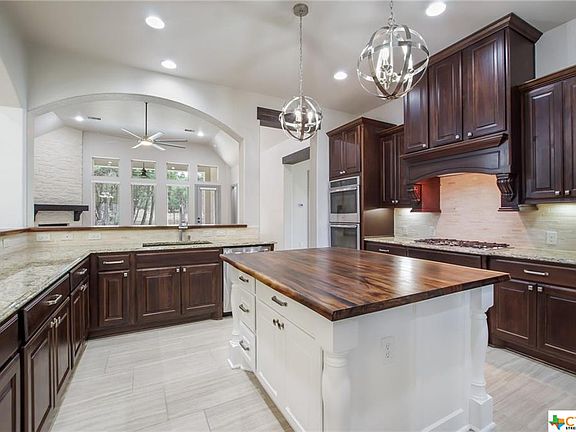 4th image of 926 Wilderness Oaks