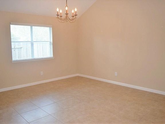 4th image of 325 Brightfield Ln