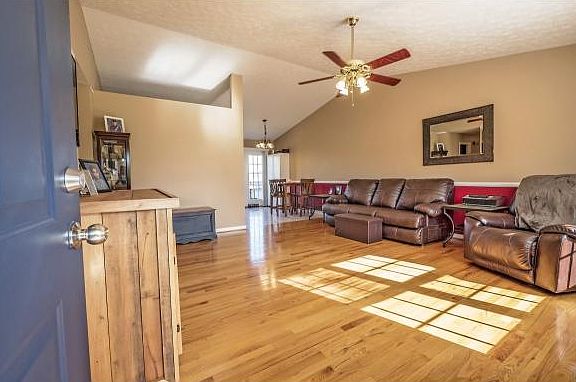 4th image of 136 Sunrise Meadows Ct
