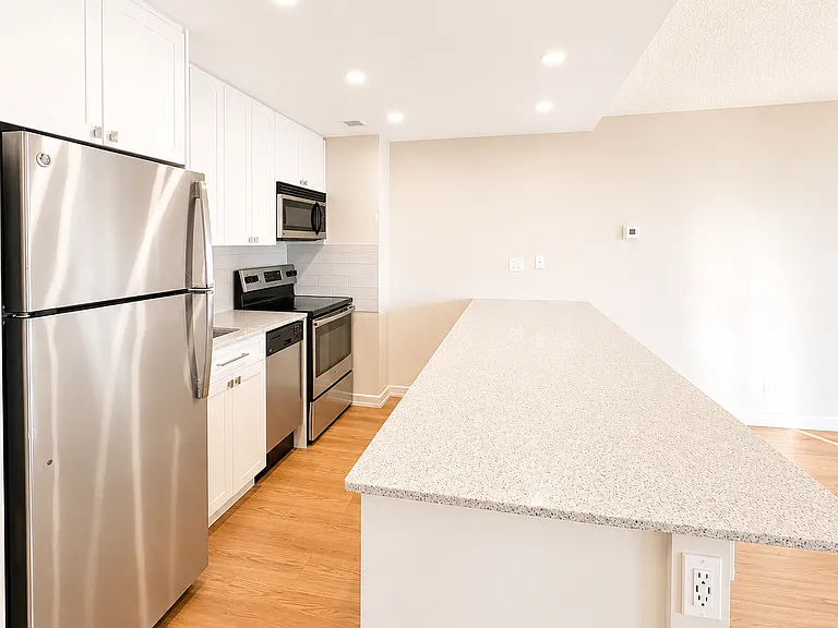 9939 115th St NW — Photo 3