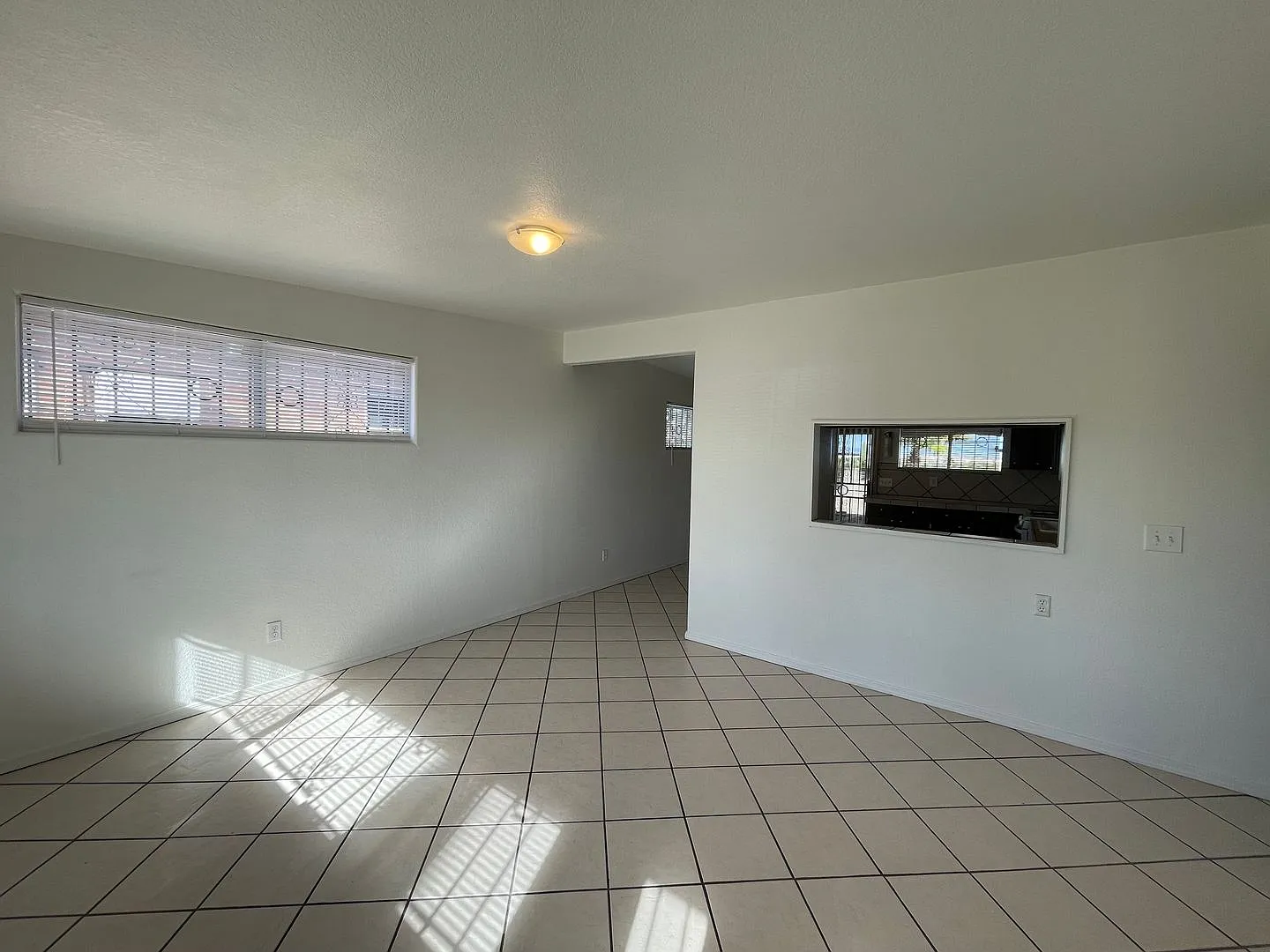 2 Bedroom 1 Bath Duplex with Carport! — Photo 2