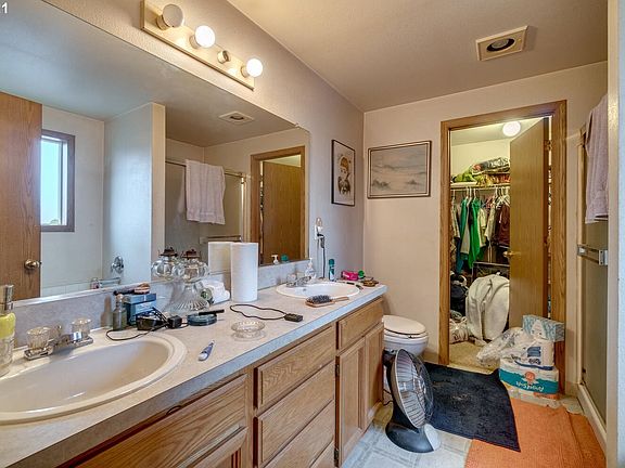 3rd image of 11606 NE 41st Ave