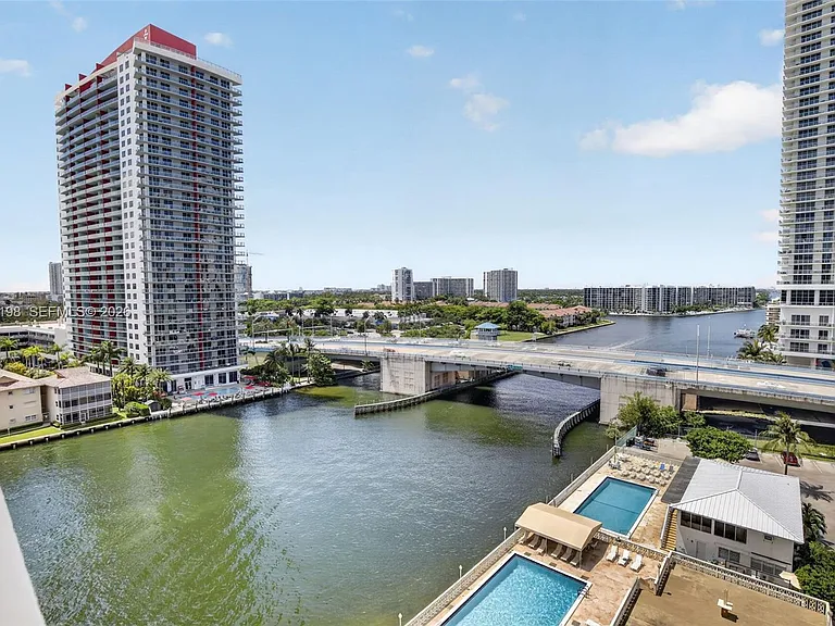 1817 S Ocean Dr #Penthouse 19 — Photo 2