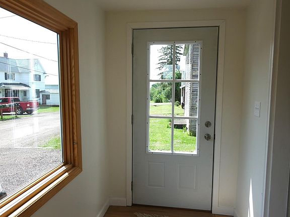 3rd image of 49877 Quincy St