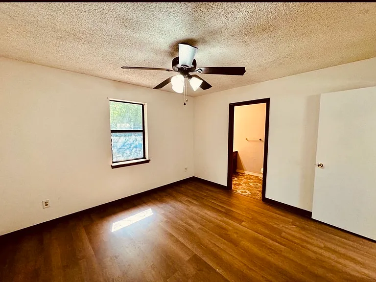 220 Long Beach Dr — Photo 15