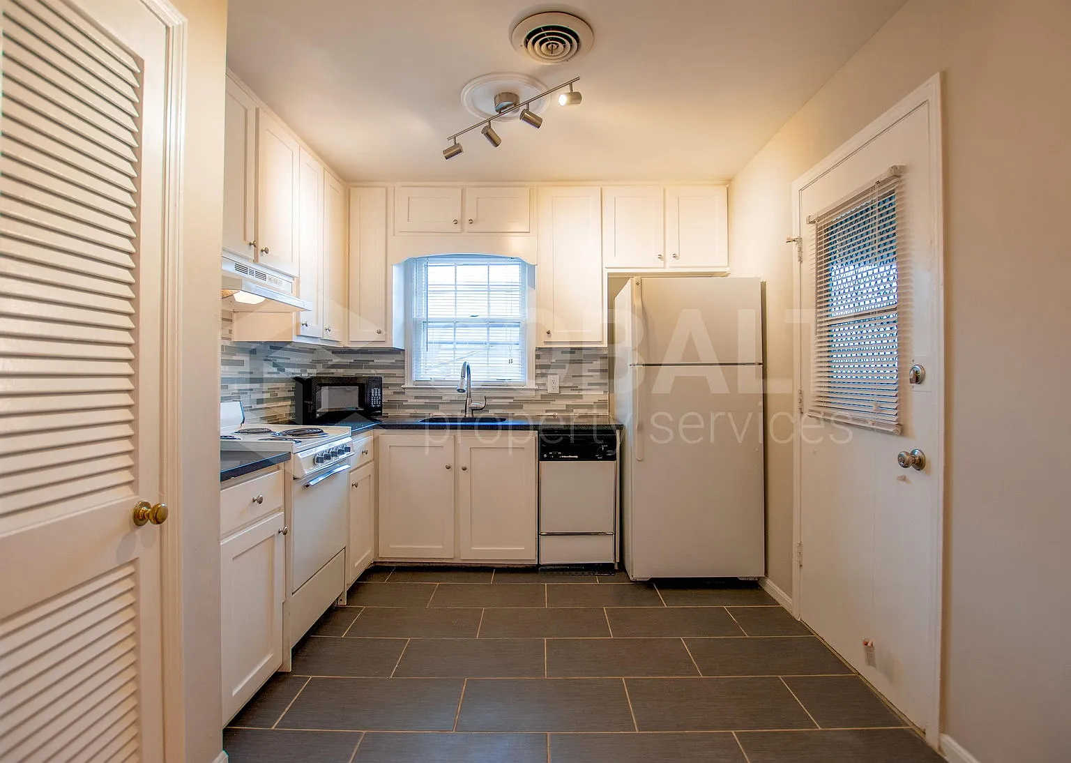 2 bed, 1.0 bath, 825 sqft, $1,475 — Photo 2
