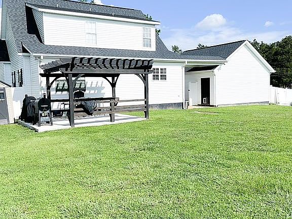 4th image of 175 Willow Lake Cir