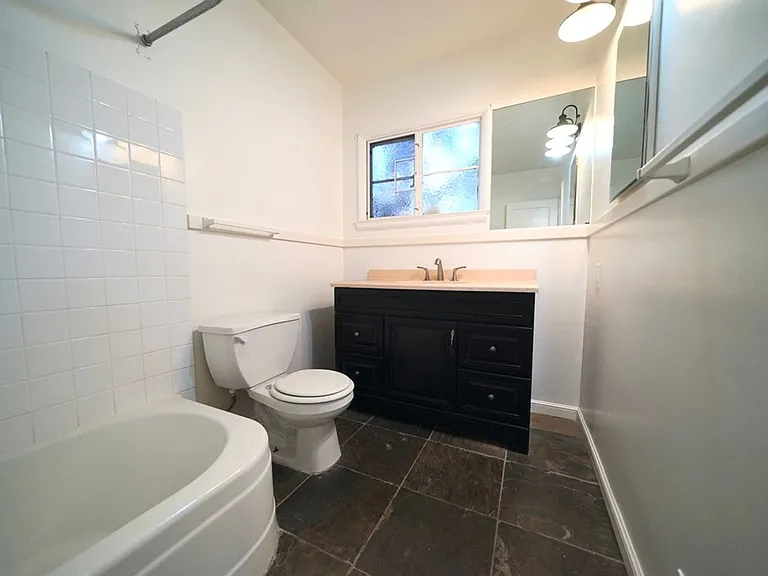 9-11 Seville — Photo 8