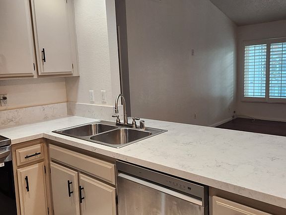 5th image of 3860 Amberly Dr Unit N