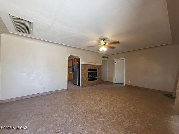 2nd image of 3042 N Park Ave