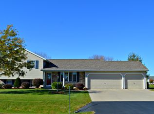 N1245 Thrush Dr, Greenville, WI 54942