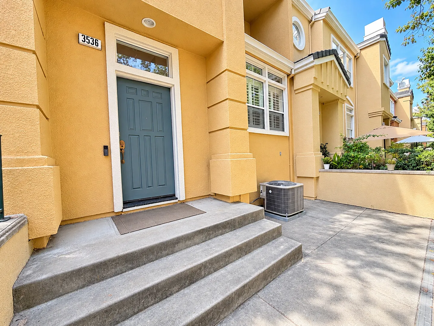 Remodeled 3-bedroom townhome in Fremont Gated community! — Photo 2