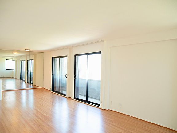 5th image of 2121 Beloit Ave APT 302