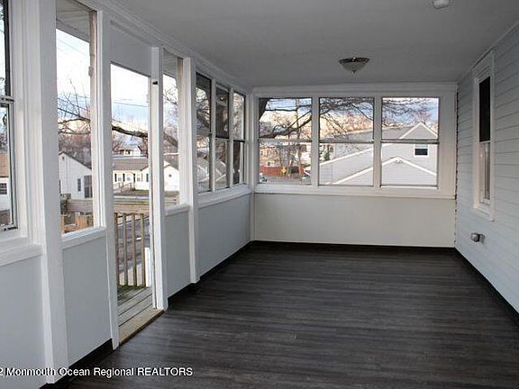 2nd image of 32 Saint James Pl