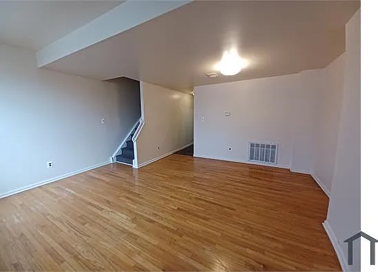 3 bed, 1320 sqft, $3,000 — Photo 2
